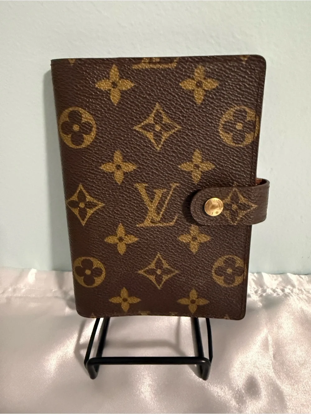 Louis Vuitton Authentic Agenda w/paper in Brown and Gold! With COA & Dust Bag!